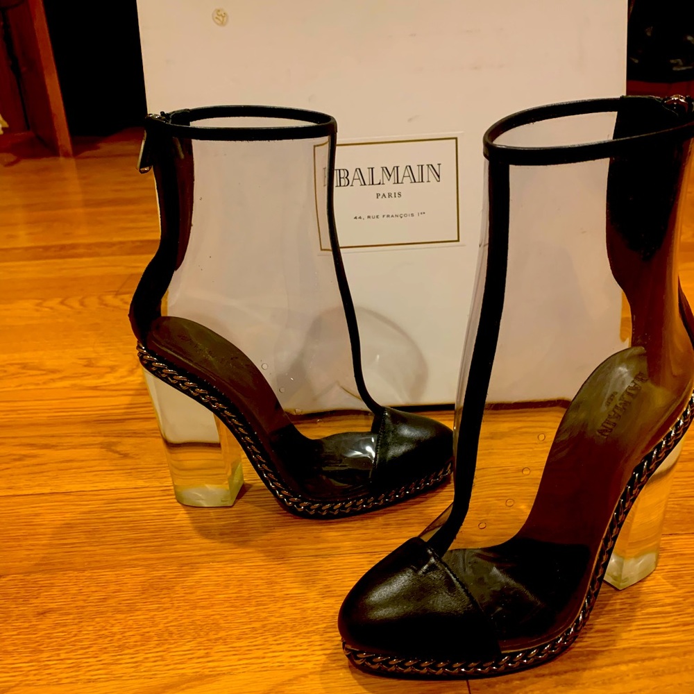 BRAND NEW never worn Balmain DAX Clear Boots Black Cap Toe with chain. Sz 37.
